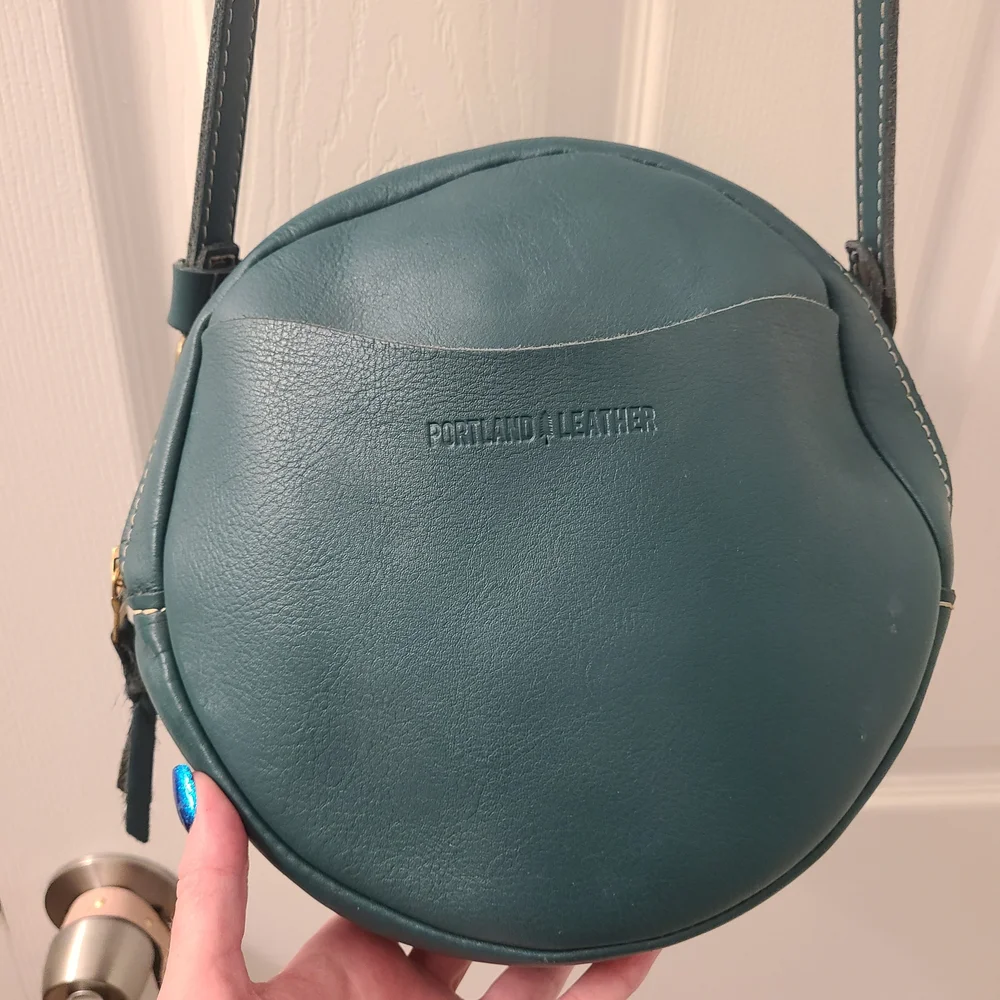 Portland Leather Women's Round Teal Bag Pristine Like New Discontinued Color - Picture 1 of 8